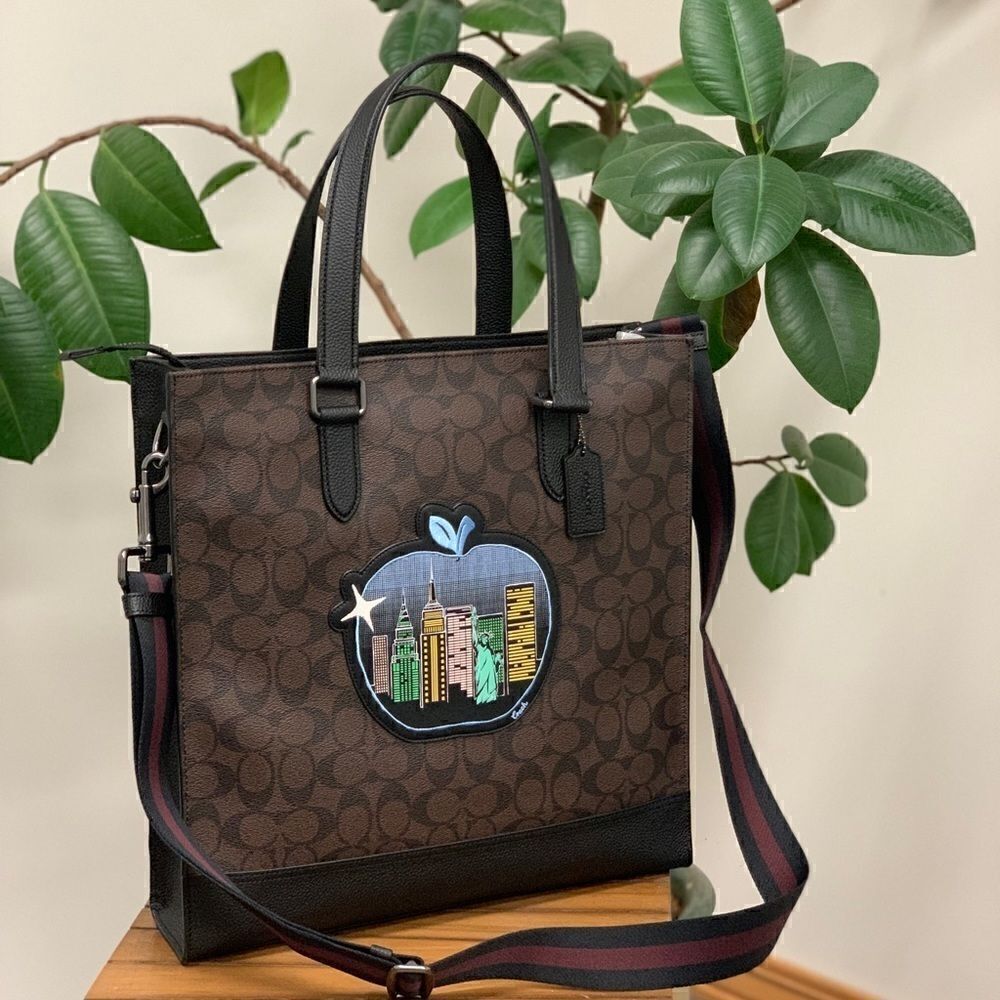 Coach Graham Structured Tote In Signature Canvas With Souvenir Patches - Picture 3 of 16
